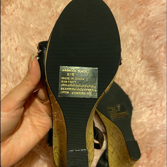 *NEW* Black wedges - Picture 3 of 3